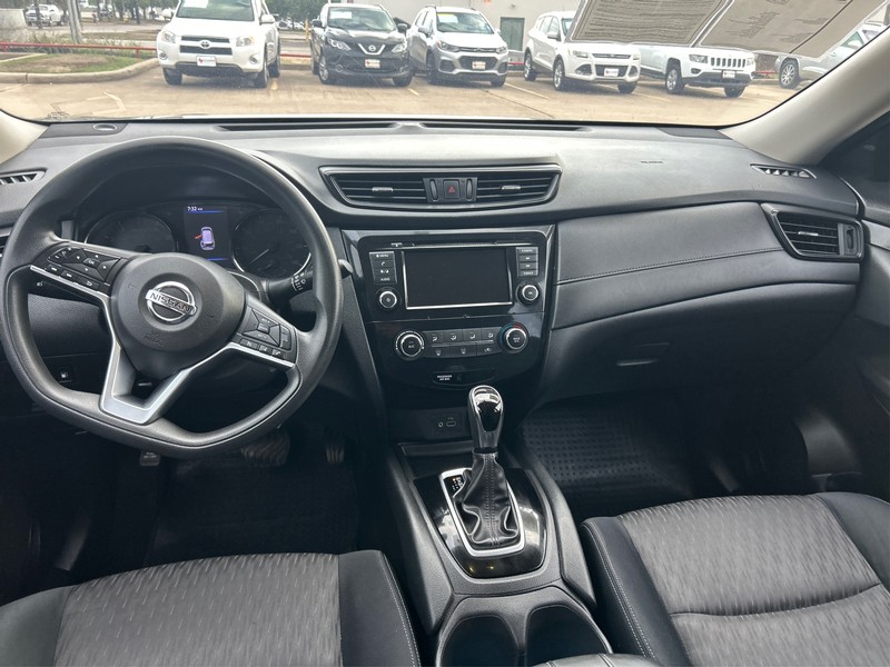 Nissan Rogue Vehicle Full-screen Gallery Image 12