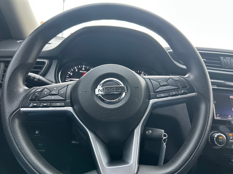 Nissan Rogue Vehicle Full-screen Gallery Image 14