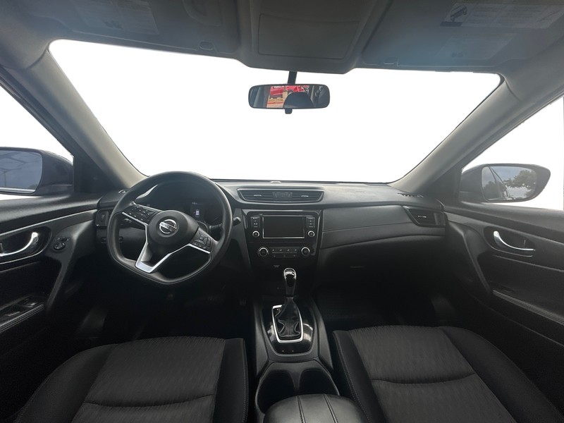 Nissan Rogue Vehicle Full-screen Gallery Image 15