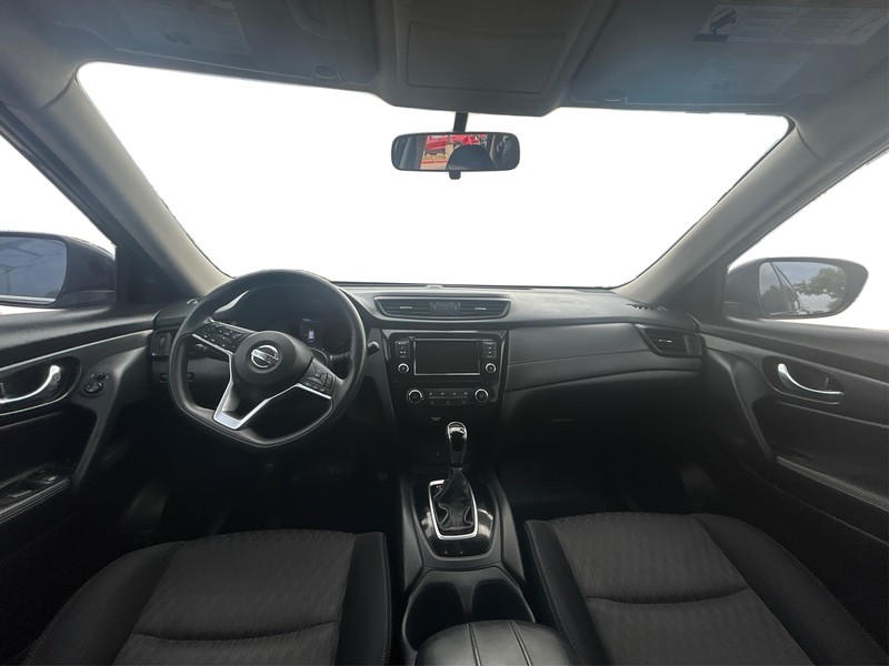 Nissan Rogue Vehicle Full-screen Gallery Image 16