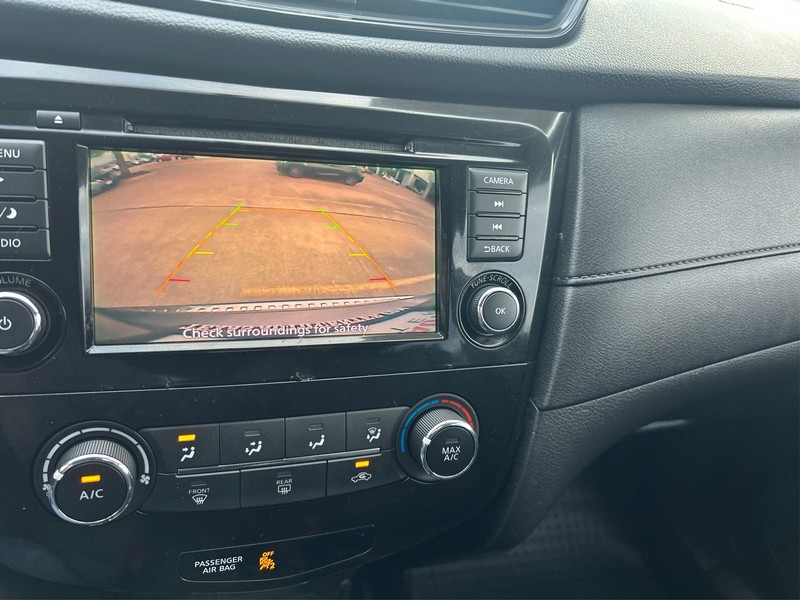 Nissan Rogue Vehicle Full-screen Gallery Image 17