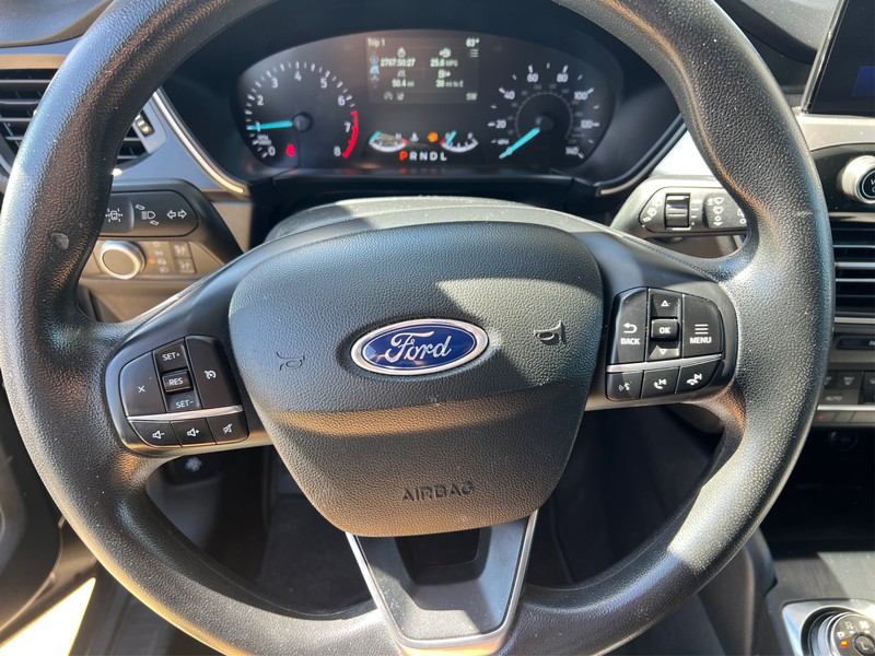 Ford Escape Vehicle Full-screen Gallery Image 8