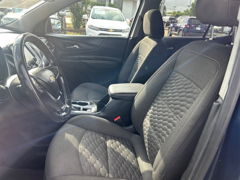 Chevrolet Equinox Vehicle Full-screen Gallery Image 09