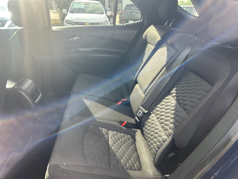 Chevrolet Equinox Vehicle Full-screen Gallery Image 10