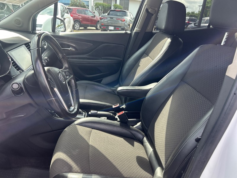 Buick Encore Vehicle Full-screen Gallery Image 09