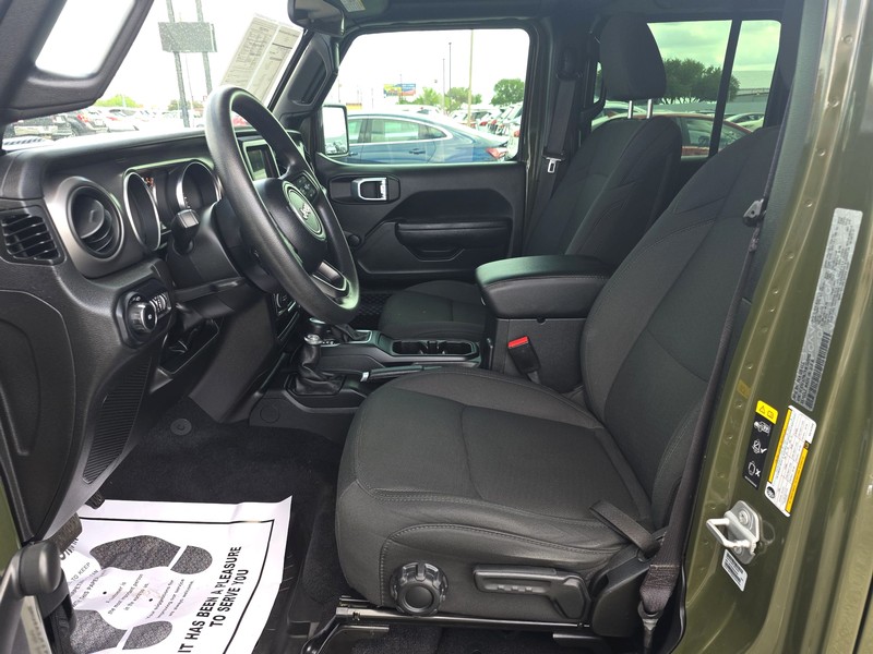 Jeep Wrangler Vehicle Full-screen Gallery Image 9