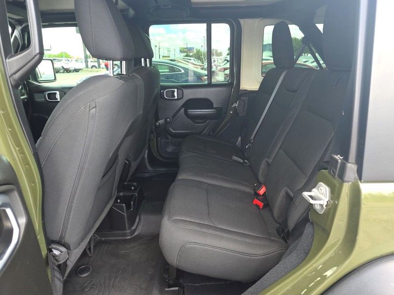Jeep Wrangler Vehicle Full-screen Gallery Image 10