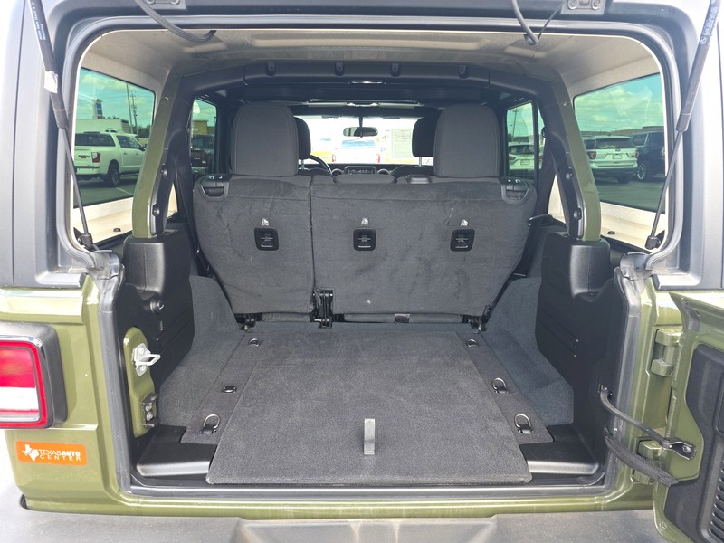 Jeep Wrangler Vehicle Full-screen Gallery Image 11