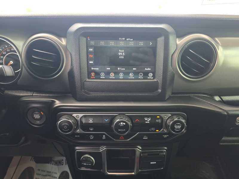 Jeep Wrangler Vehicle Full-screen Gallery Image 12