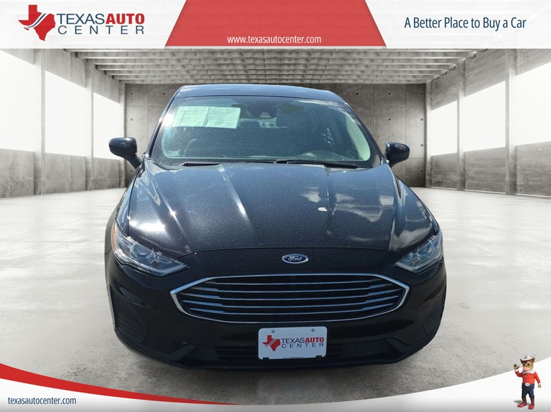 Ford Fusion Hybrid Vehicle Full-screen Gallery Image 3