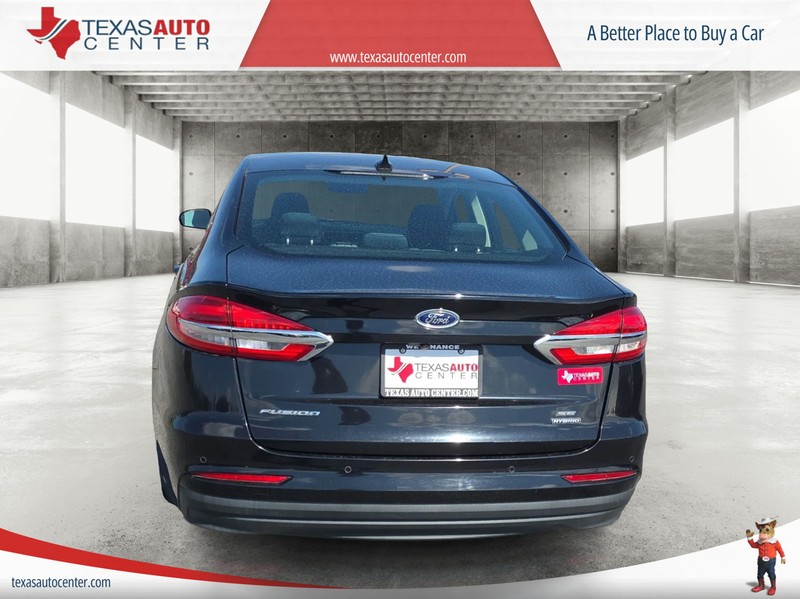 Ford Fusion Hybrid Vehicle Full-screen Gallery Image 6