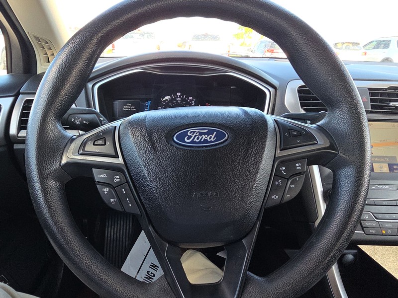 Ford Fusion Hybrid Vehicle Full-screen Gallery Image 13