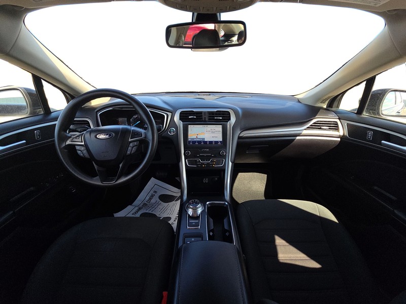 Ford Fusion Hybrid Vehicle Full-screen Gallery Image 14