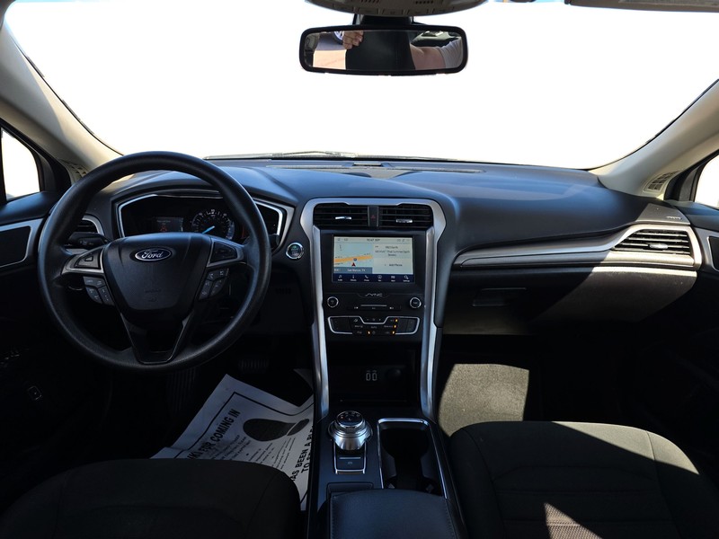 Ford Fusion Hybrid Vehicle Full-screen Gallery Image 15