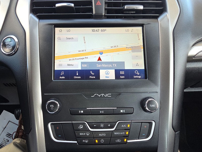 Ford Fusion Hybrid Vehicle Full-screen Gallery Image 16