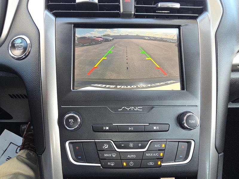 Ford Fusion Hybrid Vehicle Full-screen Gallery Image 17