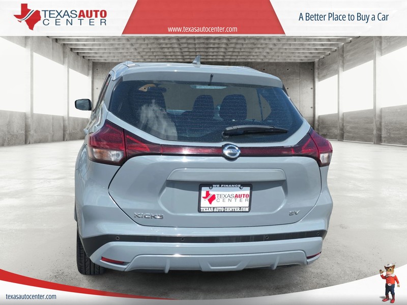 Nissan Kicks Vehicle Full-screen Gallery Image 6