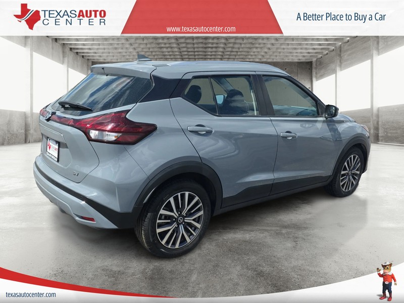 Nissan Kicks Vehicle Full-screen Gallery Image 7