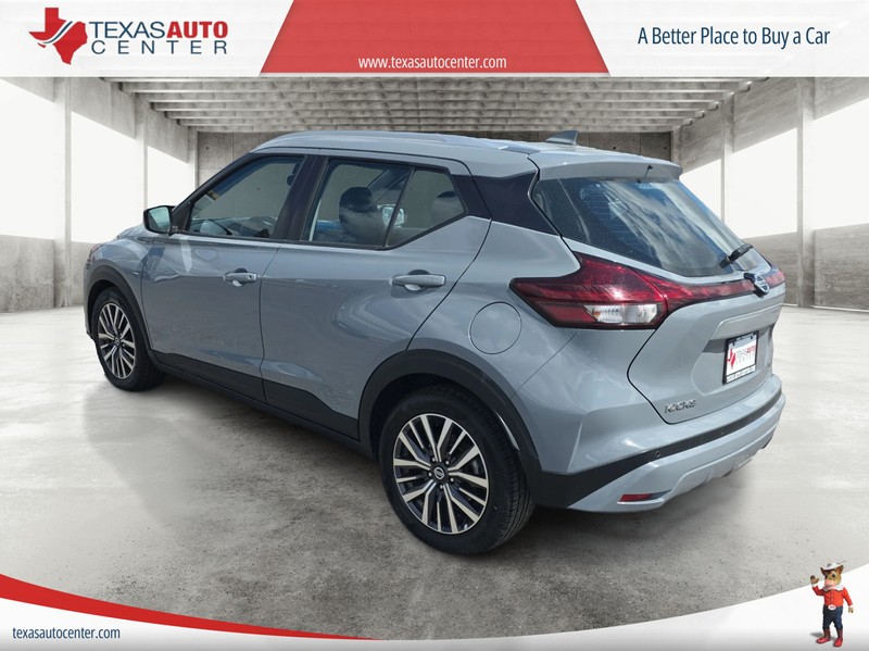 Nissan Kicks Vehicle Full-screen Gallery Image 8