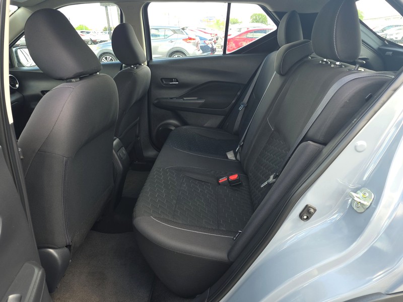 Nissan Kicks Vehicle Full-screen Gallery Image 10