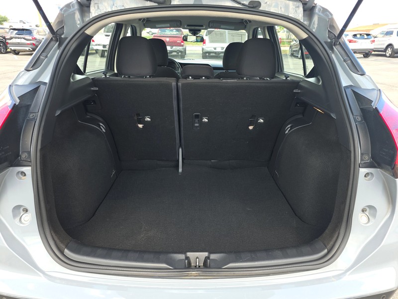 Nissan Kicks Vehicle Full-screen Gallery Image 11