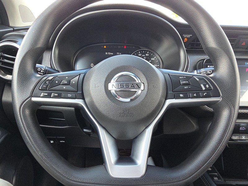 Nissan Kicks Vehicle Full-screen Gallery Image 14