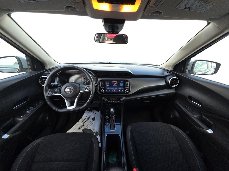 Nissan Kicks Vehicle Full-screen Gallery Image 15