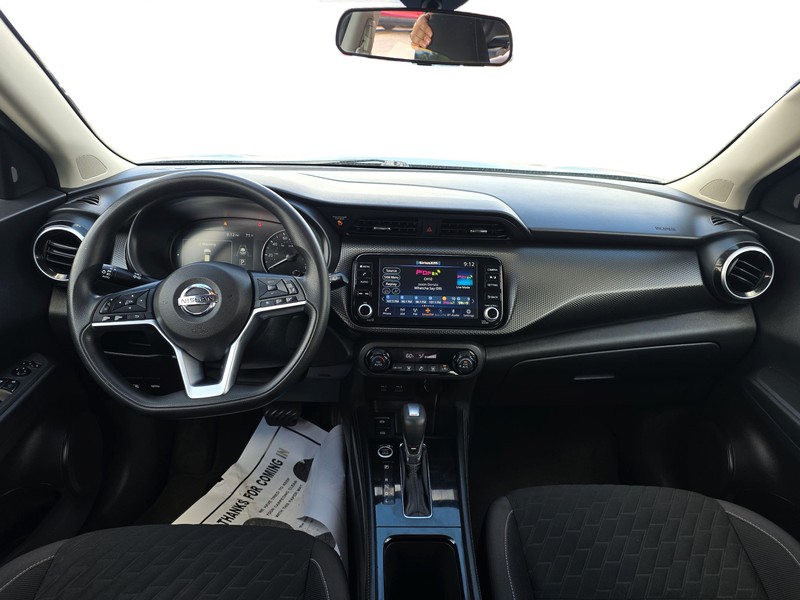 Nissan Kicks Vehicle Full-screen Gallery Image 16