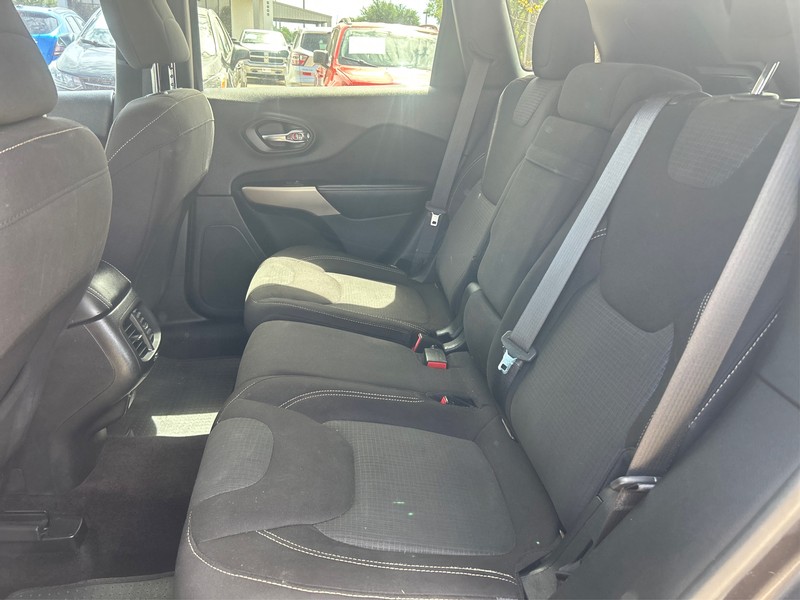 Jeep Cherokee Vehicle Full-screen Gallery Image 9