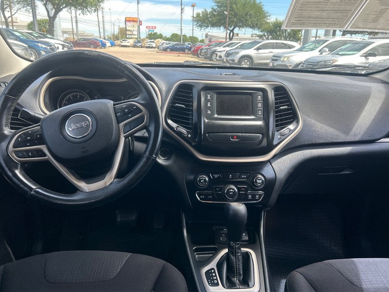 Jeep Cherokee Vehicle Full-screen Gallery Image 11