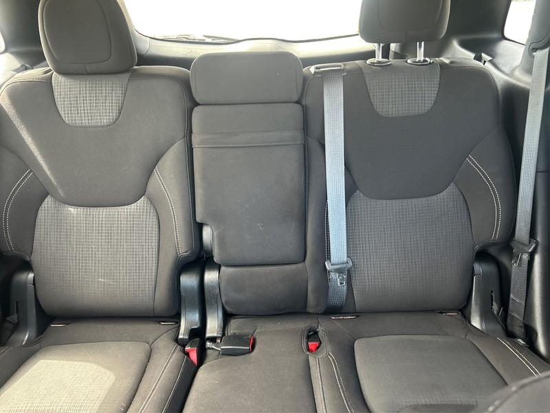 Jeep Cherokee Vehicle Full-screen Gallery Image 12