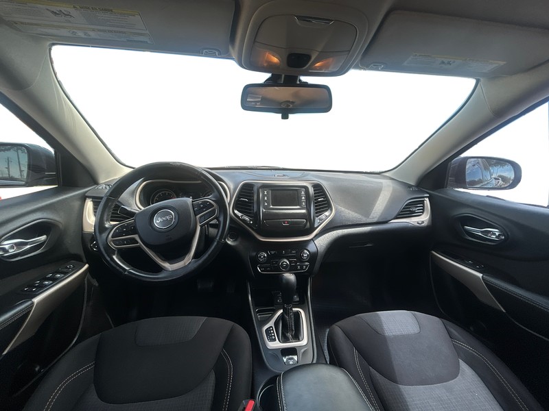 Jeep Cherokee Vehicle Full-screen Gallery Image 14
