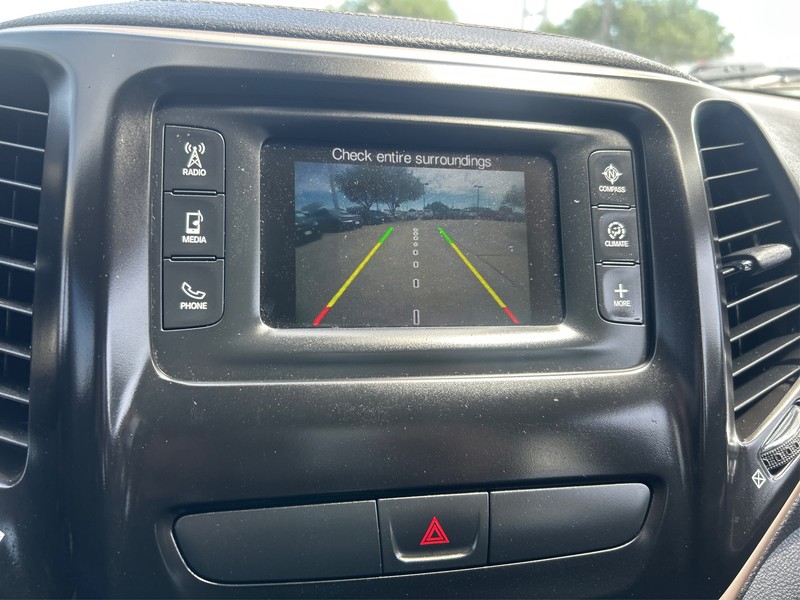 Jeep Cherokee Vehicle Full-screen Gallery Image 16