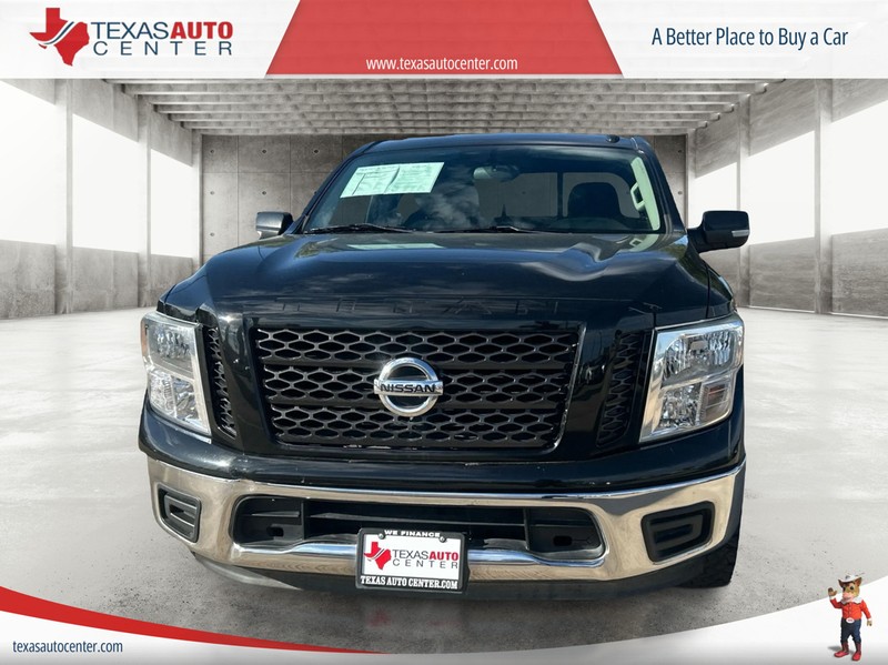 Nissan Titan Vehicle Full-screen Gallery Image 3