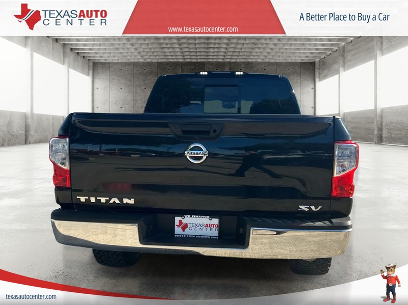 Nissan Titan Vehicle Full-screen Gallery Image 5