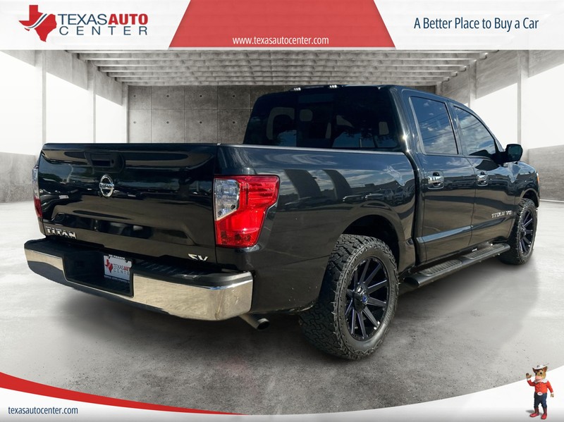 Nissan Titan Vehicle Full-screen Gallery Image 6