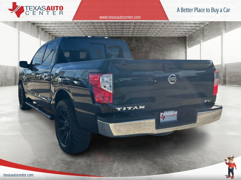 Nissan Titan Vehicle Full-screen Gallery Image 7
