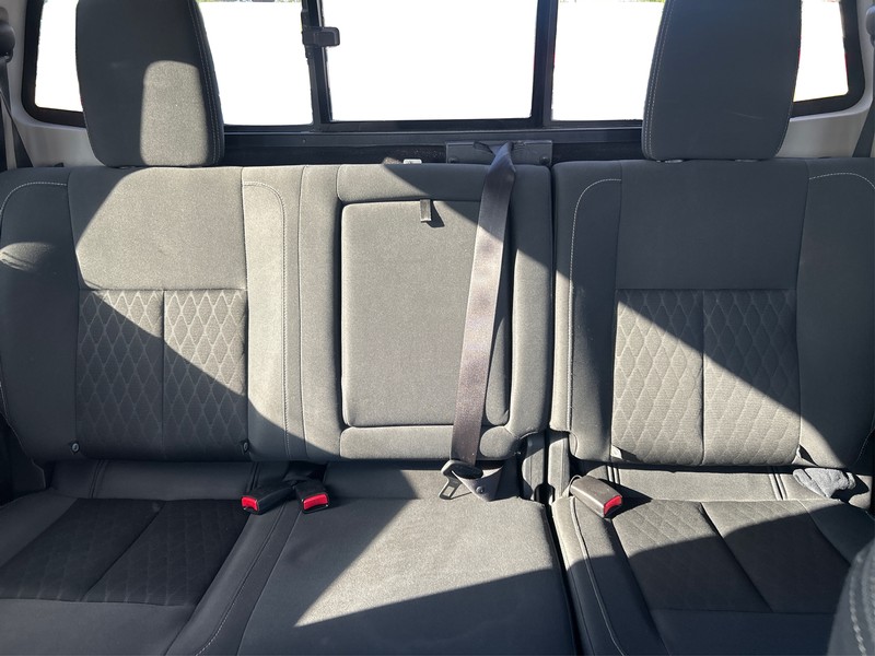 Nissan Titan Vehicle Full-screen Gallery Image 12