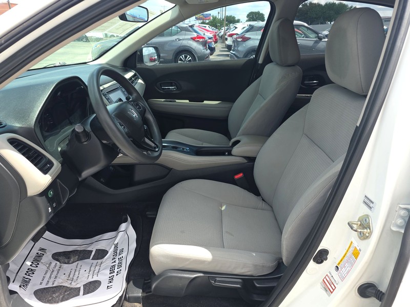 Honda HR-V Vehicle Full-screen Gallery Image 9