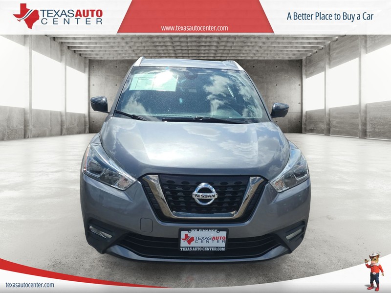 Nissan Kicks Vehicle Full-screen Gallery Image 3