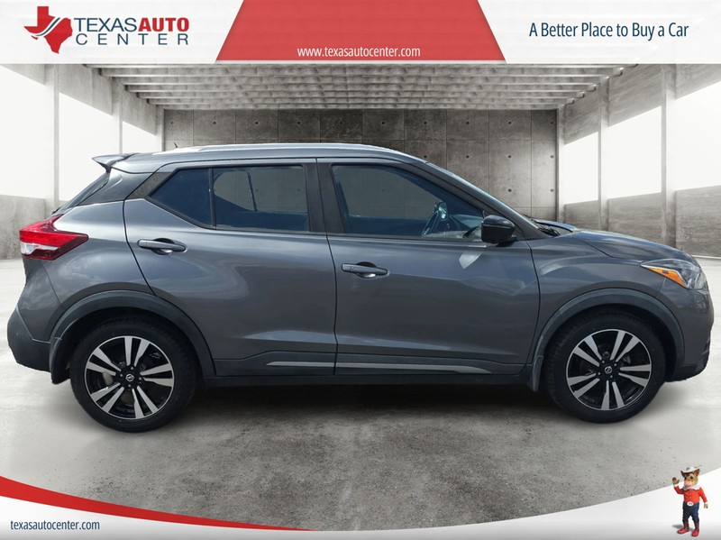 Nissan Kicks Vehicle Full-screen Gallery Image 4