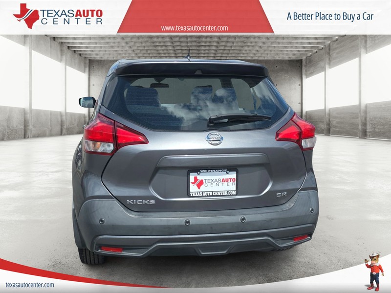 Nissan Kicks Vehicle Full-screen Gallery Image 6