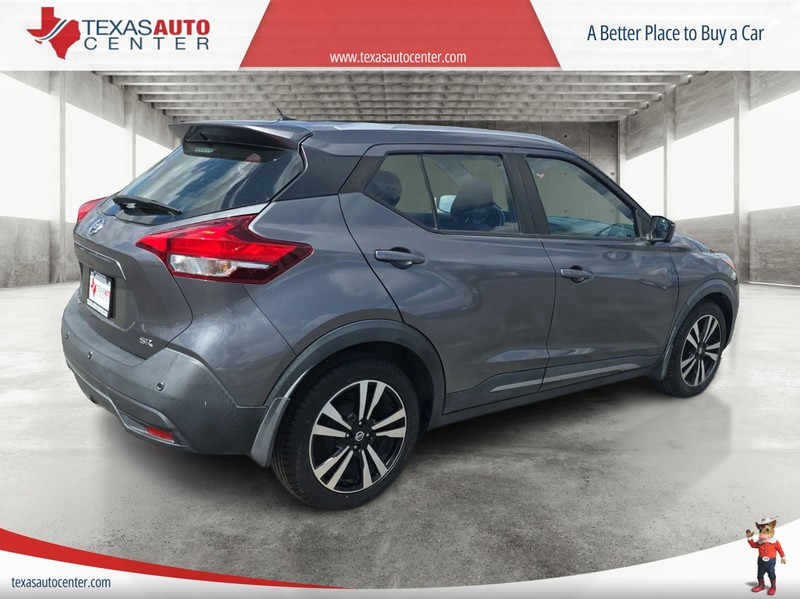 Nissan Kicks Vehicle Full-screen Gallery Image 7