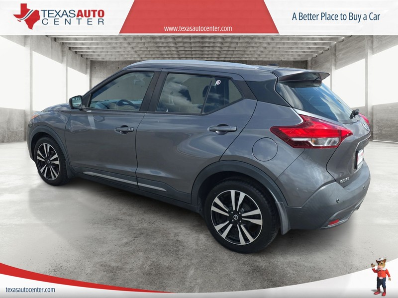 Nissan Kicks Vehicle Full-screen Gallery Image 8