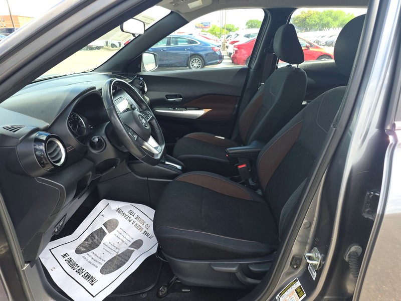 Nissan Kicks Vehicle Full-screen Gallery Image 9