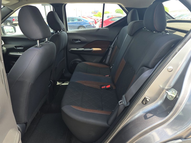 Nissan Kicks Vehicle Full-screen Gallery Image 10