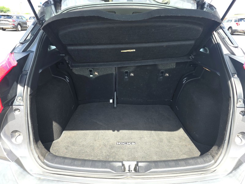 Nissan Kicks Vehicle Full-screen Gallery Image 11