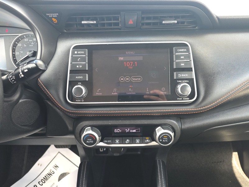 Nissan Kicks Vehicle Full-screen Gallery Image 12