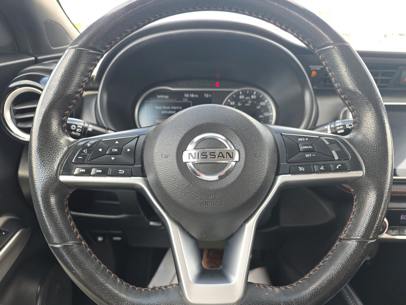 Nissan Kicks Vehicle Full-screen Gallery Image 14