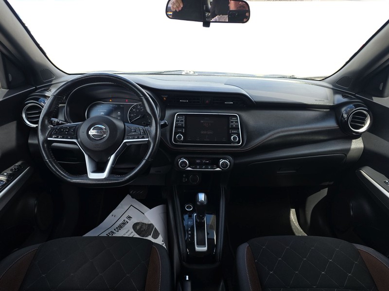 Nissan Kicks Vehicle Full-screen Gallery Image 16